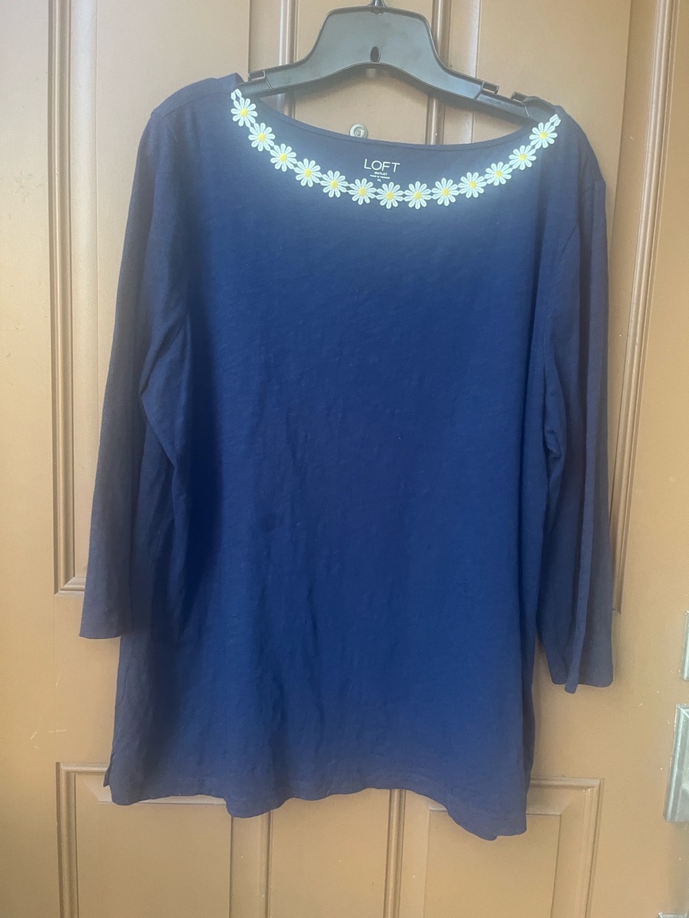 LOFT Outlet XL Navy Blue Daisy Embroidered 3/4 Sleeve Knit Top Floral Neckline